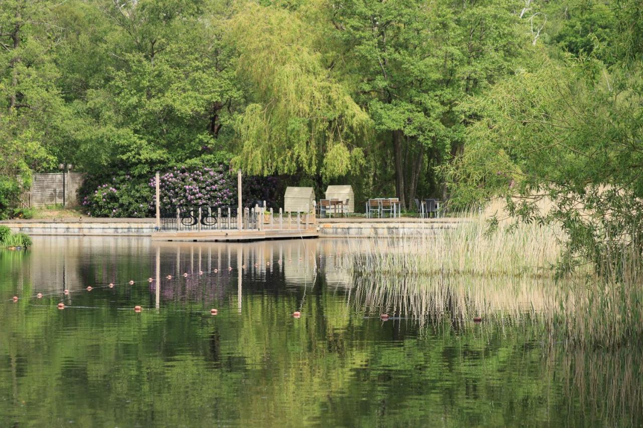 Inn On The Lake Грейвсенд Екстер'єр фото